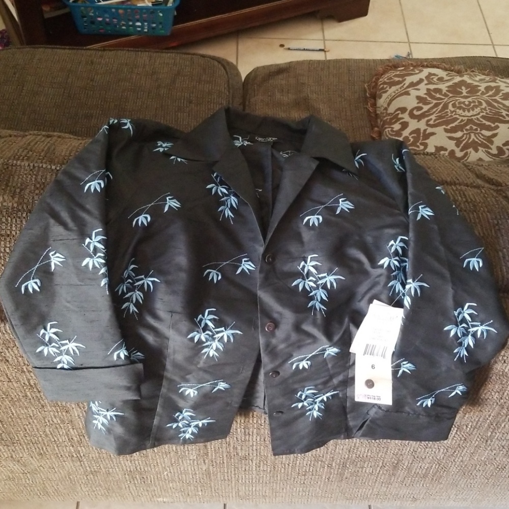 Must be sold by 8/10/18! Suit jacket NWT